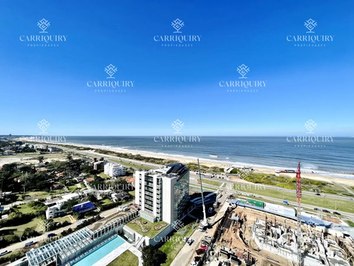 Apartamento De 2 Dormitorios Y Dependencia En Playa Brava - Punta Del Este