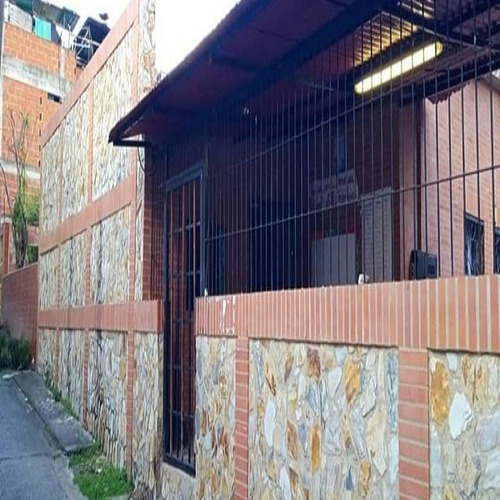 Se Vende Hermosa  Casa Comercial  En Catia Evelyn 