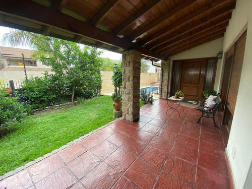 Imagen 3 de 29 de Hermoso Chalet En Barrio Naon