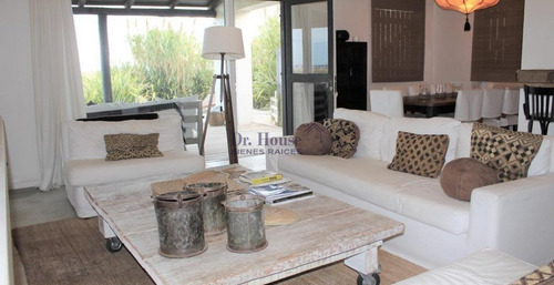 Exclusiva Casa En Las Grutas, Punta Ballena, Frente Al Mar!- Ref: 233