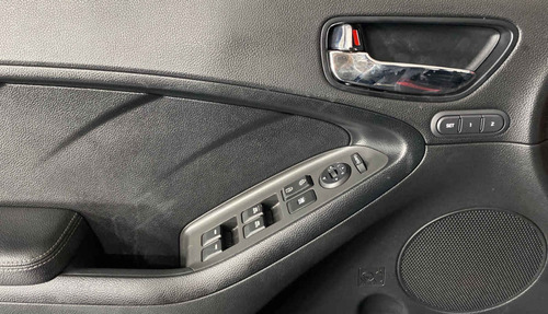 Imagen 8 de 15 de 120278 - Kia Forte Hb 2017 Con Garantía