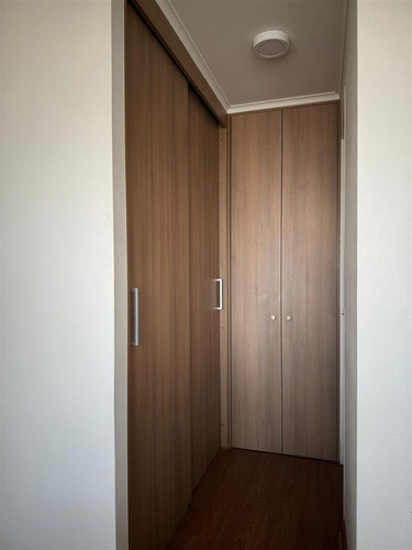 Depto En Arriendo De 1 Dorm, Con Estacionamiento. San Miguel