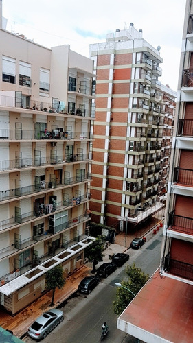 Imagen 6 de 14 de Alquilo Mar Delplata Dto 3 Cuadras Playa Casino, A 3 Cuadras Paseo Aldrey, A 2 Cuadras Plaza Colon Libre 17/02/22 A La Calle Balcón Saliente Dormitorio Wi Fi Tv Color Cable Microondas Tucuman 2400 7mo