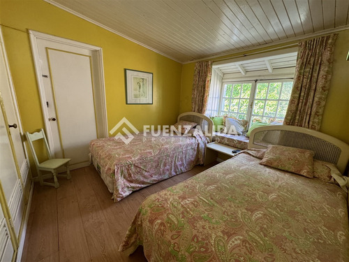 Oportunidad! Casa En Amplio Terreno Con Piscina Sd Central