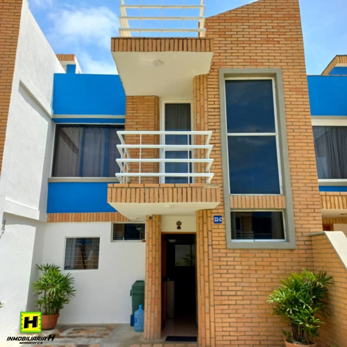 Imagen 2 de 13 de Townhouse En Venta En Tucacas, Conjunto Terrazas Del Sol