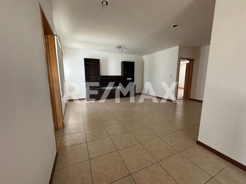 Casa En Venta En Condominio Claustros De Satiago