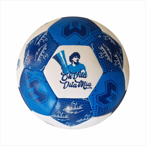 Homenaje al balón de fútbol híbrido Diego Armando N de Maradona