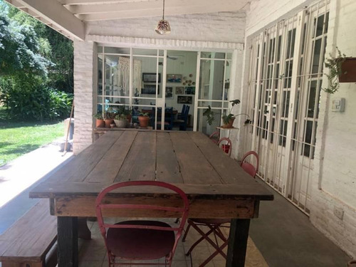 Imagen 13 de 17 de Artigas Esquina Miralla. Muy Linda Casa Con Gran Jardín Con Pileta!