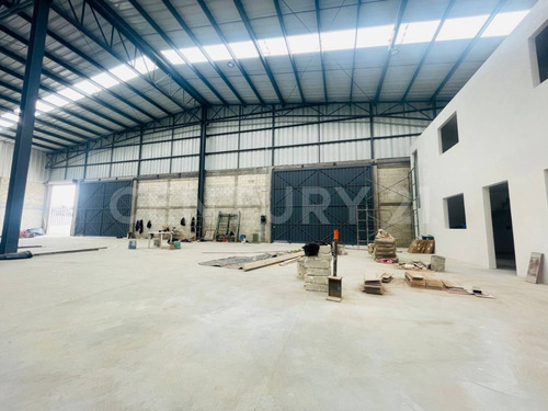 Se Renta Bodega Con Estacionamiento De 2,000 M2 En La Carretera Puebla Atlixco
