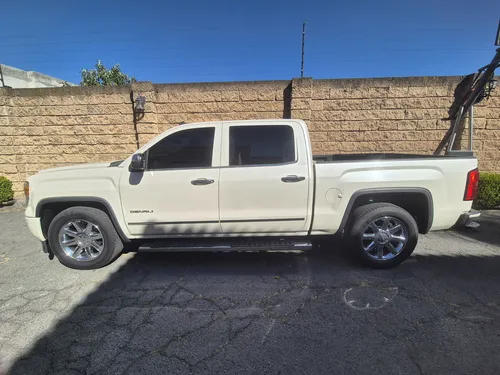 GMC Sierra 6.2 Crew Cab Denali Dvd At
