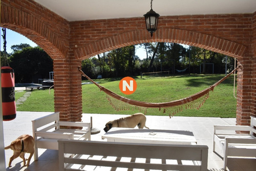 Casa Con Excelentes Comodidades En Punta Del Este- Ref: 213609