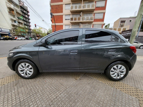 Imagen 6 de 25 de Chevrolet Onix 1.4 Lt Mt 2016 Gris Usado Nt