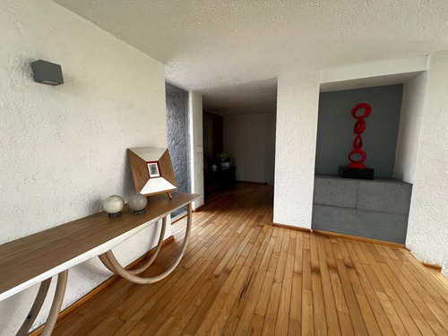 Casa En Venta En Cda. Con Vigilancia En Pedregal
