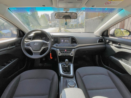 Imagen 6 de 13 de Hyundai Elantra 1.6 Gl 2ab Ac
