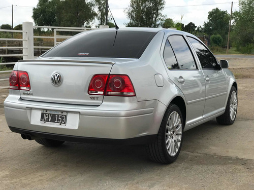 Volkswagen Bora 1.8 Highline T 180cv Cuero 2011