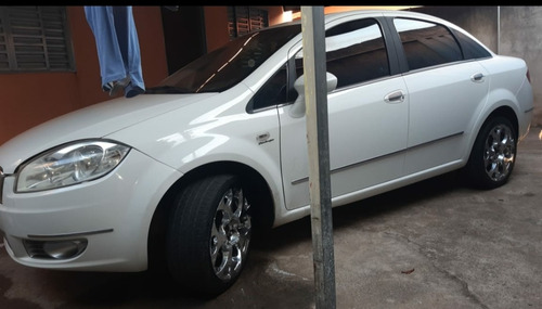 Fiat Linea 2011 1.8 16v Hlx Flex Dualogic 4p