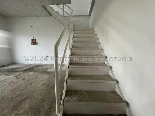 25-4710 Rahdeleste Vende Local Comercial Una Excelente Oportunidad De Inversión En Zona De Crecimiento En Cabudare, 25-4710 Av Intercomunal Muy Cercano A Mundo Traki En Centro Comercial Con Seguridad