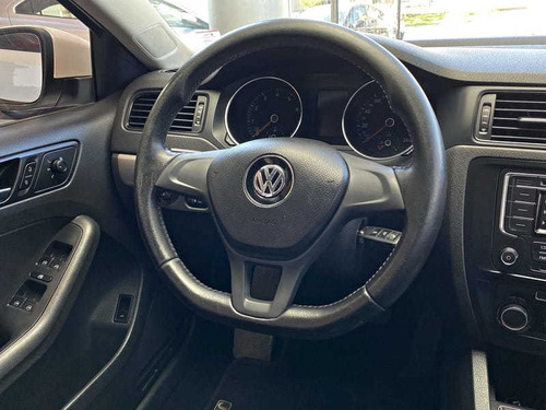 Imagem 13 de 15 de Volkswagen Jetta Trendline 2.0 2016