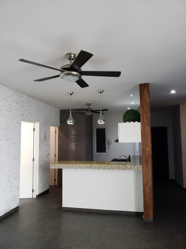 Imagen 1 de 10 de Vendo Casa En La Sm 44, Av La Luna Y Av Andres Q.roo