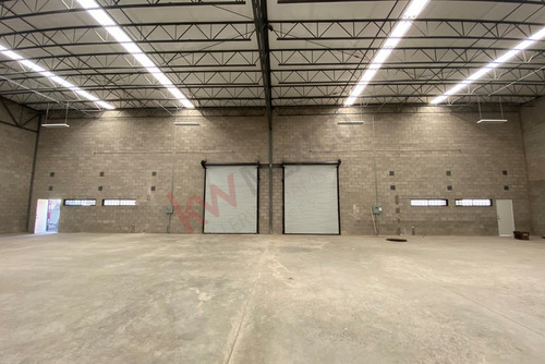 Bodega En Renta De 920 M2 En $82,800 En Calle Amada Armendáriz Casi Esquina En (tecnológico Y H...
