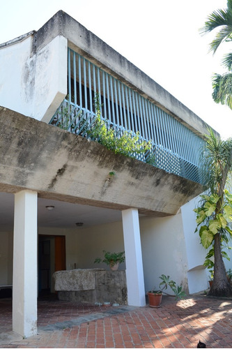 Maria Jose Castro Vende Casa Con Gran Potencial Para Remodelar En Urb. Prebo Valencia Carabobo Calle Cerrada Sar-521