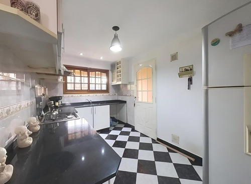 Casa En Venta Hurlingham 5 Amb Garage Jardín Impec