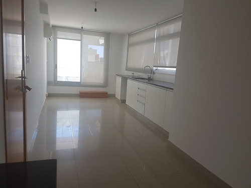 Imagen 4 de 7 de Apartamento Frente A Rambla De Malvín, Vistas Panorámicas.