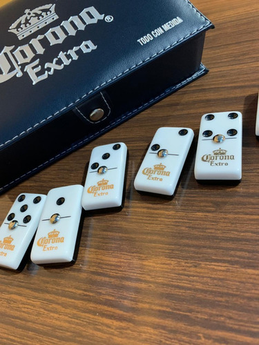 Domino Corona Extra Blanco Y Negro En Estuche