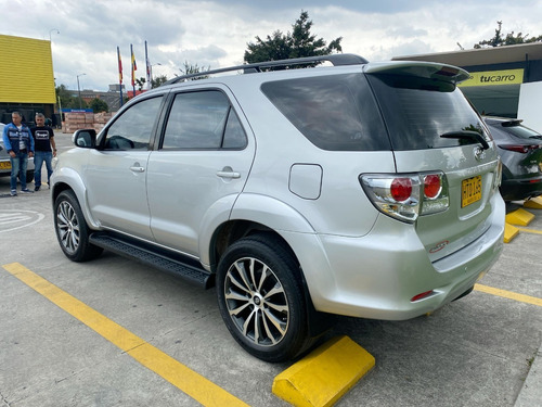 Imagen 5 de 25 de Toyota Fortuner 2.7
