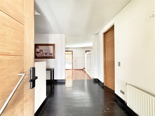 Casa En Venta De 6 Dorm. En Colina