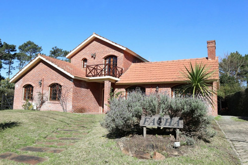 Casa En Venta De 3 Dormitorios En Pinares