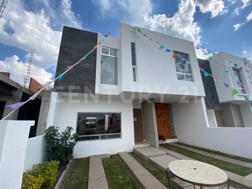 Casa En Venta En Lomas De Banthi, San Juan Del Río