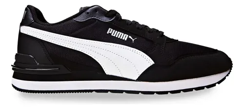 Tênis Puma St Runner V4 Mesh preto com detalhe lateral branco, em vista lateral isolada sobre fundo branco.
