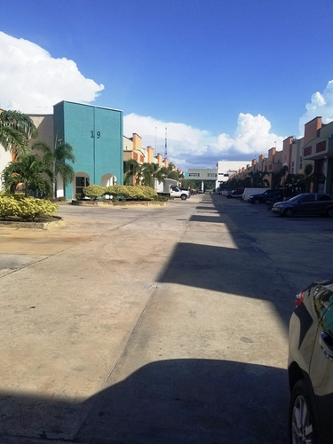 Galpon Ubicado En El Centro Empresarial Del Norte En La Urb. Manantial De Naguanagua. Vende Lino Juvinao