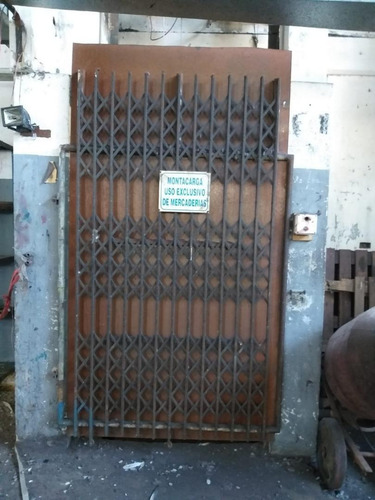 Imagen 12 de 28 de Edificio De Tres Pìsos Con Desarrollo Industrial