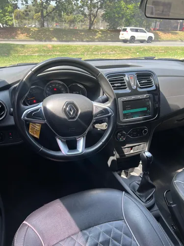 Renault Logan 1.6 Privilege / Intens
