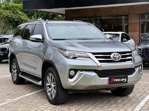 Imagem 3 de 8 de Toyota Hilux Sw4 4.0 Srx 4x4 7 Lugares V6 24v Gasolina 4p