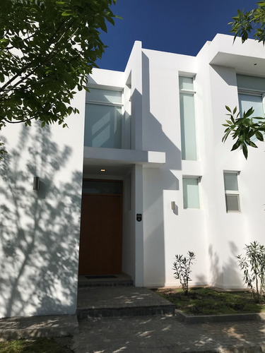 Casa  En Venta En Santa Barbara, Tigre, G.b.a. Zona Norte