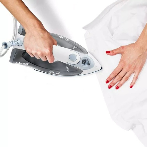 Plancha De Vapor Oster Compacta Gcstbs5001 Color Blanco
