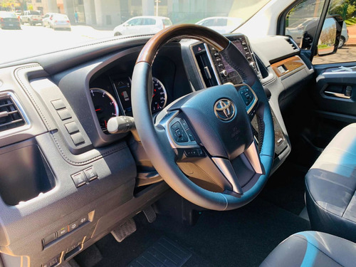 Imagen 6 de 16 de Toyota Hiace 2022 2.8 Tdi Wagon 6at 10a