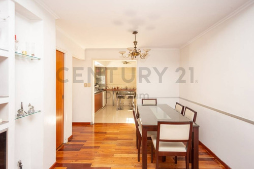 Imagen 3 de 30 de Venta Casa 3 Plantas + Altillo En Coghlan (dos Cocheras) 200 M2 Totales
