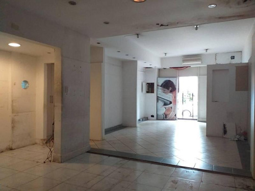 Imagen 5 de 12 de Local De Negocio A Metros Avenida Cabildo (phsin Expensas) Sin Columnas