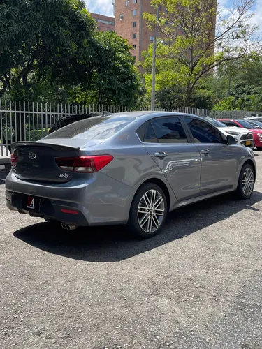 Kia Rio 1.4 automatico full