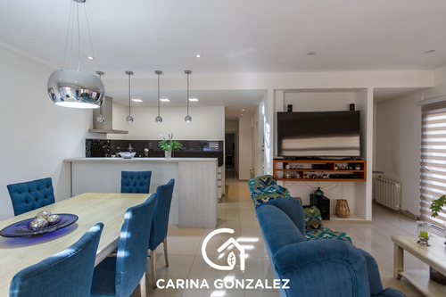 Venta Casa Con Quincho En Centenario