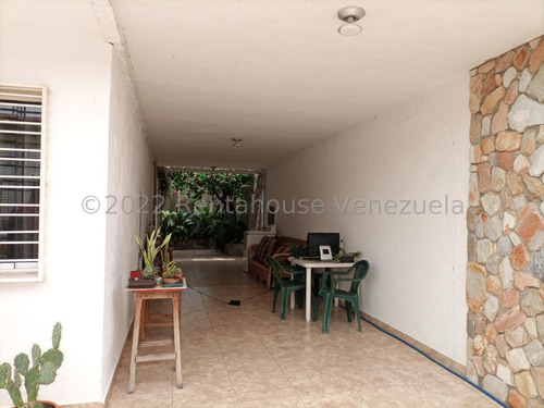 Hermoso Townhouse En Venta Ubicado En La Morita I Db 22-27402