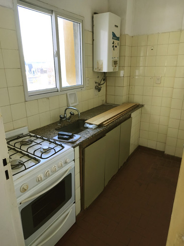 Departamento 3 Ambientes Con Balcón Y Vista Al Frente. Apto Profesional. Italia 265 Avellaneda