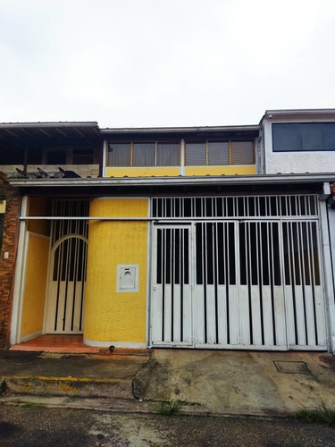 Imagen 1 de 10 de Km// Cómoda Casa En Urb. Altos De Paramillo Manzana 2