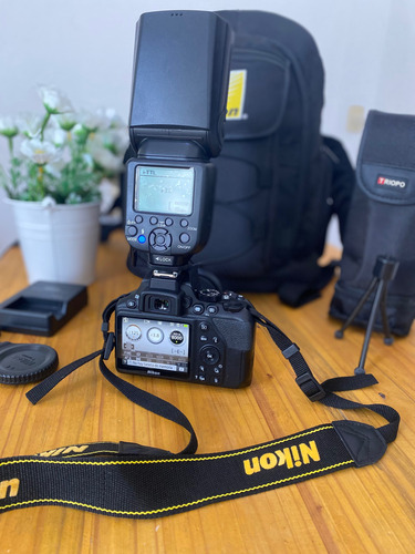Cámara Nikon D3500 + Accesorios (Usado)