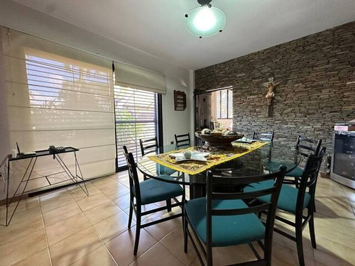 Annic Coronado Vende Exclusiva Casa En Trigal Sur, Ubicada En Calle Cerrada Ref. 267115