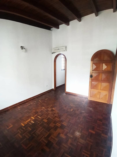 Imagen 10 de 14 de Venta De Casa - Urb. Los Nuevos Teques - Los Teques